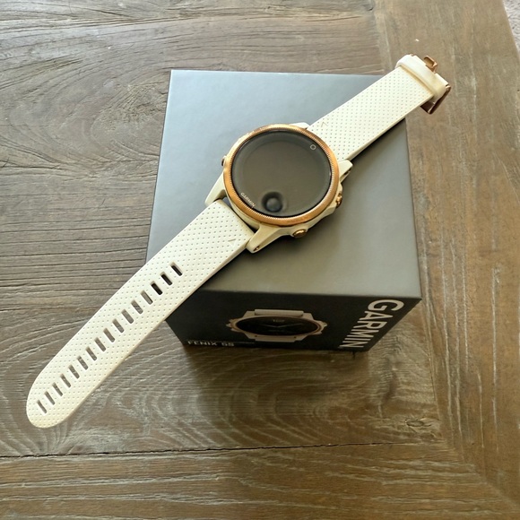 Garmin Fenix 5S Sapphire Edition Multisport GPS Smartwatch - White and Rose Gold - Picture 5 of 14